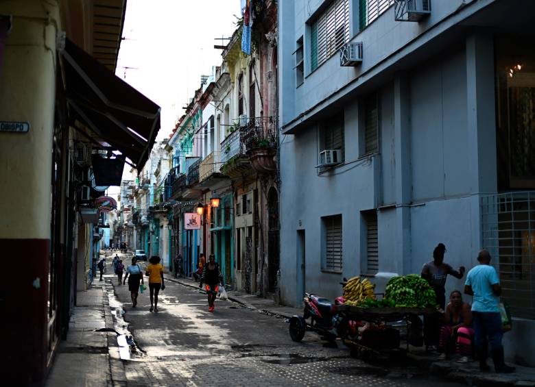 Tras la caída del líder del régimen venezolano Nicolás Maduro, la isla se quedó sin su principal proveedor de petróleo, lo que la sumió en una nueva crisis. FOTO: Getty