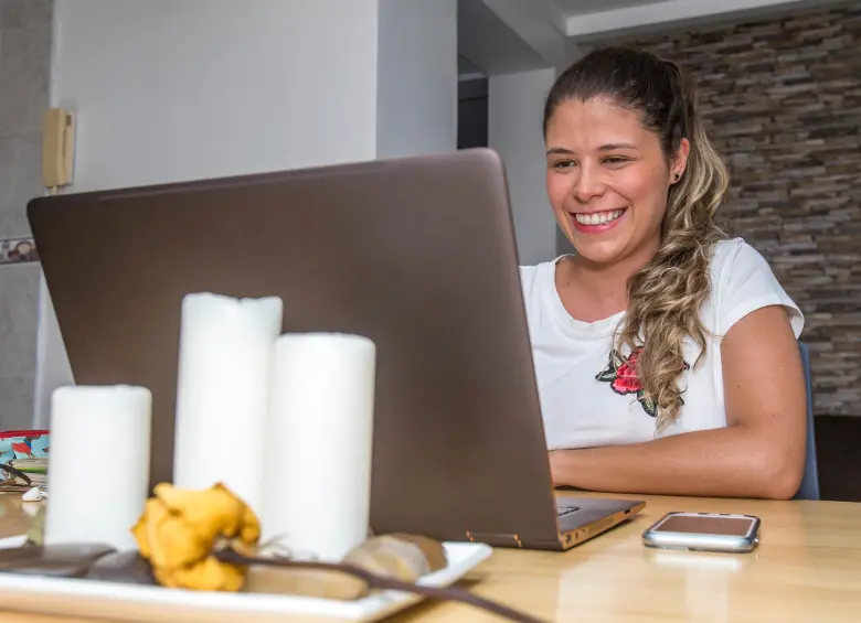 Solo en Medellín, son más de 700 vacantes en remoto e híbrido. FOTO: EL COLOMBIANO