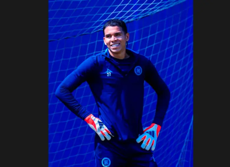 El arquero colombiano Kevin Mier es una de las figuras de Cruz Azul en busca del título del torneo Clausura 2026 mexicano. FOTO TOMADA X @CruzAzul
