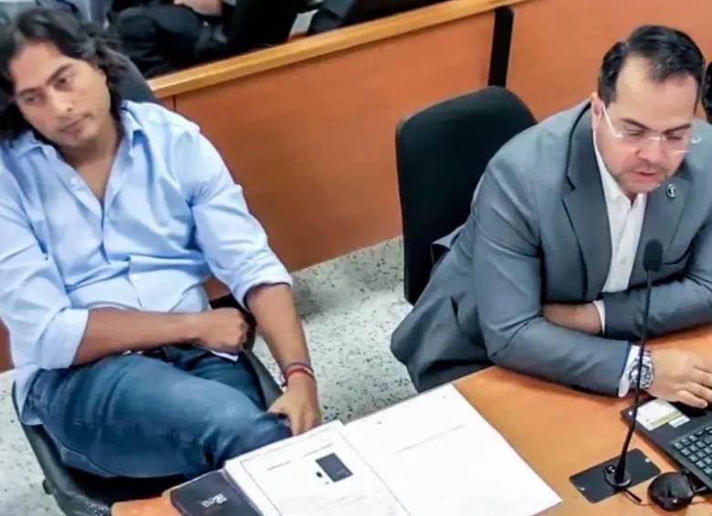 Nicolás Petro junto a su abogado Alejandro Carranza. Foto: cortesía