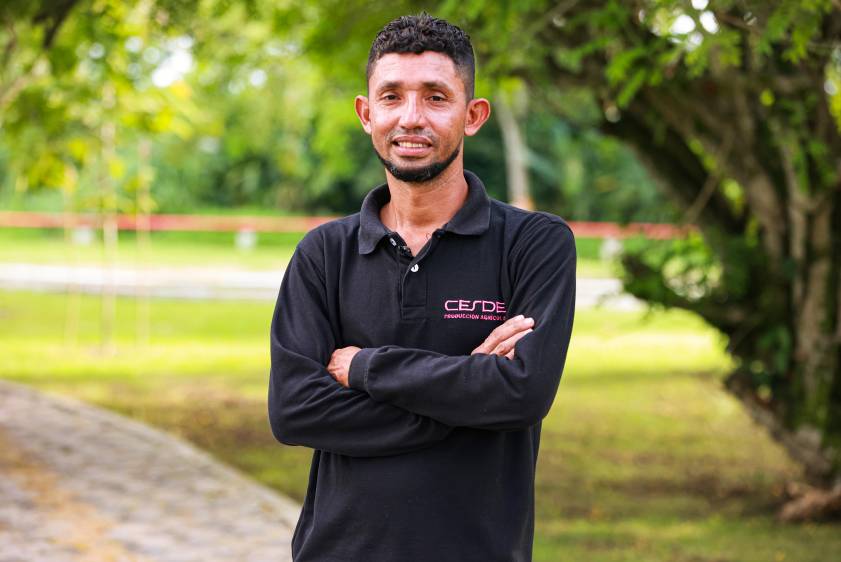 José Octavio Zapata, estudiante de la Técnica en Producción Agrícola con énfasis en Palma en Cesde. Foto MANUEL SALDARRIAGA.