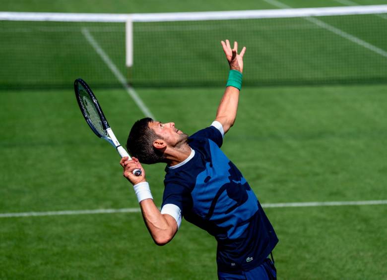 Novak Djokovic ya entrena en el césped de Wimbledon. FOTO @Wimbledon