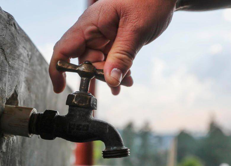El servicio se interrumpirá para 10.320 usuarios en barrios de la comuna 13 y San Cristobal. FOTO: MANUEL SALDARRIAGA QUINTERO.