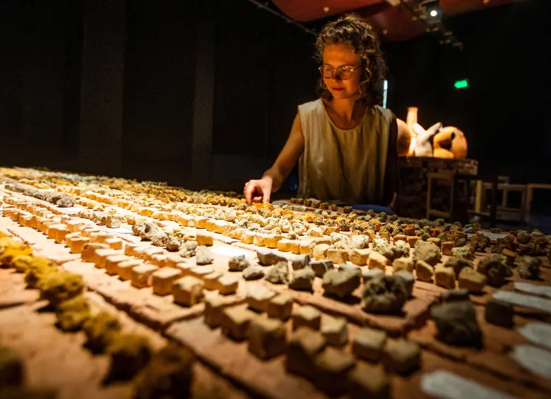El Susurro del Barro hace parte del nuevo bloque expositivo del Mamm. Las otras dos exposiciones son Nos habitan pájaros y montañas y La luz, el fuego y la ceniza. FOTO: Julio César Herrera