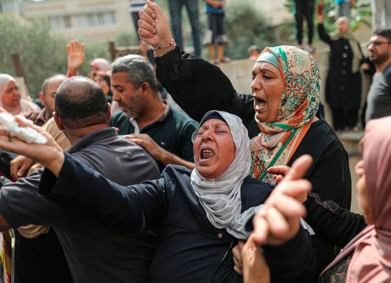 Familias en Gaza e Israel lloran a las miles de víctimas que deja el conflicto estos cuatro días. FOTO: Getty