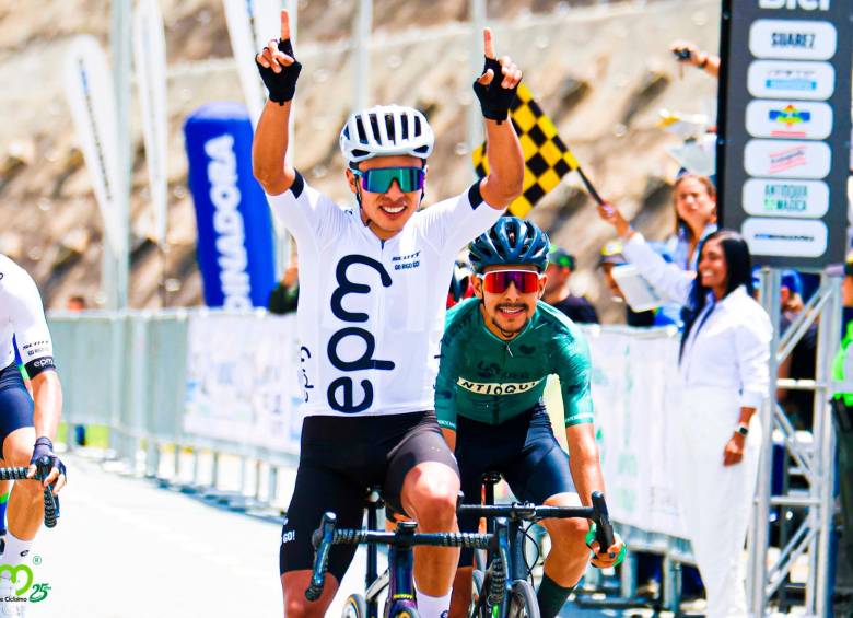 Diego Ochoa, ciclista boyacense de 29 años, ganó la primera etapa de la Vuelta Antioquia 2023, al igual que el año pasado. FOTO TWITTER @EPMCiclismo
