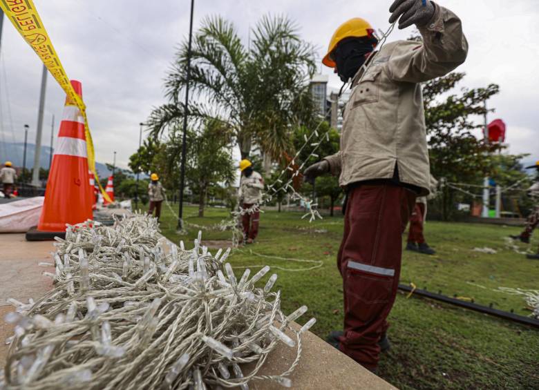 ¿Por qué no han terminado de recoger los alumbrados de Medellín?