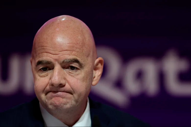 Gianny Infantino llegó al estadio de Santos a darle el último adiós a Pelé. Foto EFE