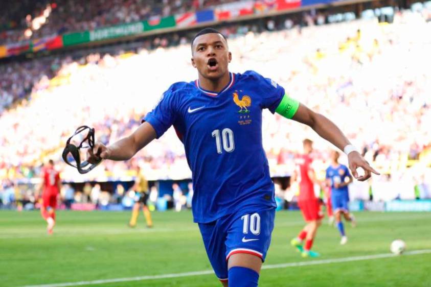 Kylian Mbappé lidera a Francia en el debut de los subcampeones en el Mundial de Norteamérica, ante Senegal, este martes. FOTO GETTY 