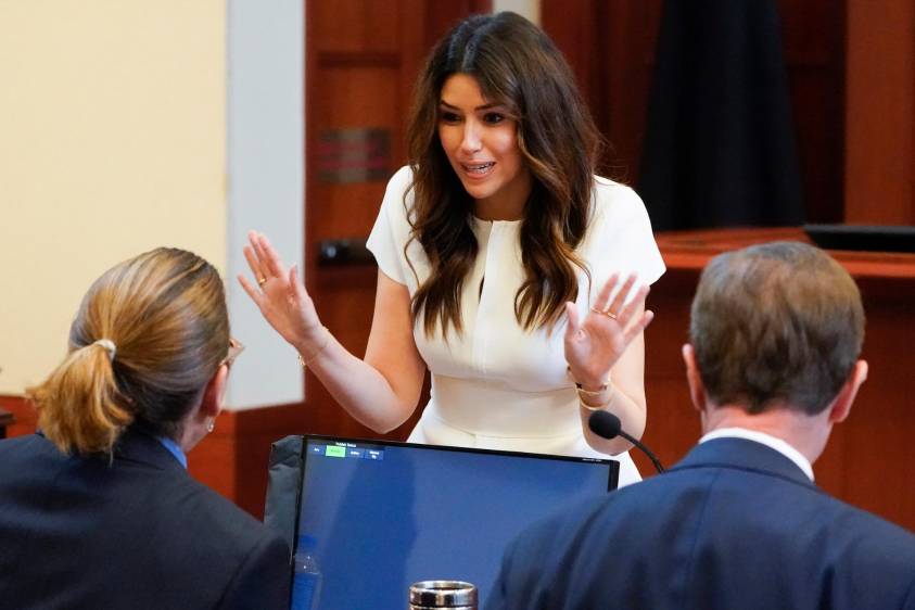 La abogada Camille Vásquez se ha robado la atención durante el juicio en el que representa a Johnny Depp. FOTO EFE