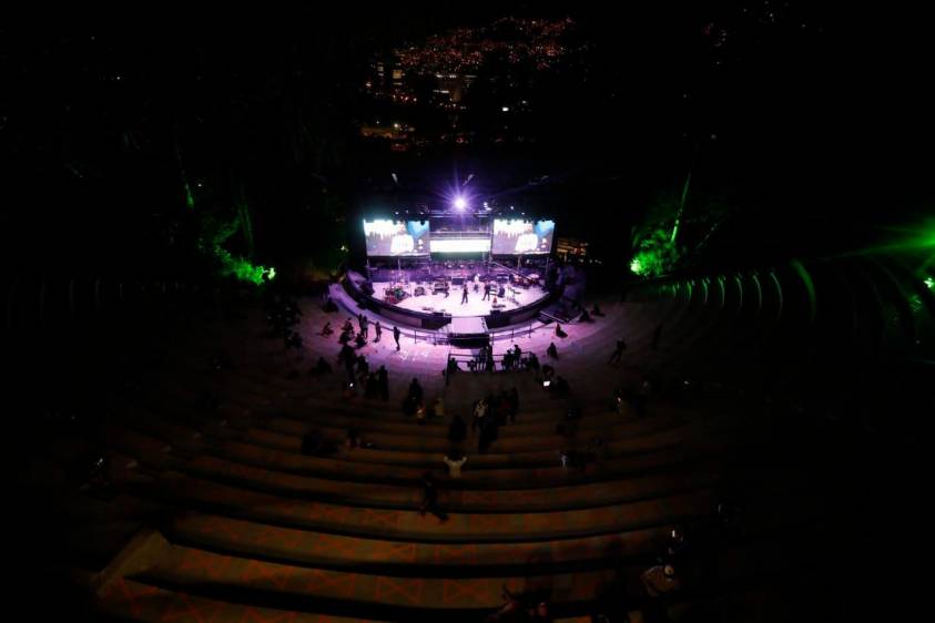 Considerado como el templo del rock antioqueño, el teatro al aire libre del cerro Nutibara reabrió ayer sus puertas con un espacio renovado y con un gran concierto. Foto: Camilo Suárez