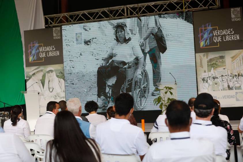 Victimarios y víctimas se encuentran este sábado en Caicedo para encontrar la verdad de lo que pasó con Gaviria y Echeverry, quienes estuvieron secuestrados un año. Foto: Camilo Suárez