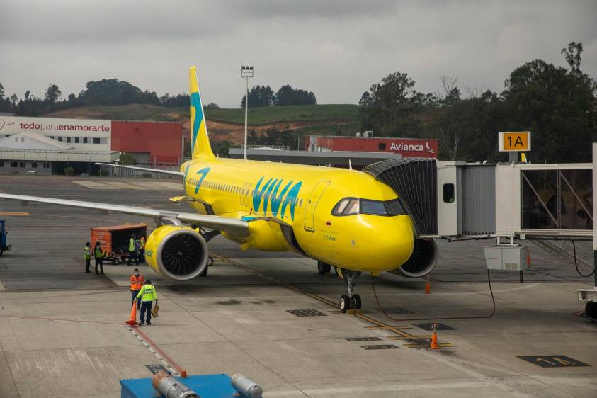Esta semana Viva anunció que debió dejar cinco aviones en tierra a petición del dueño de dichas aeronaves. La aerolínea aboga porque las autoridades resuelvan la integración con Avianca en unos días. FOTO El Colombiano