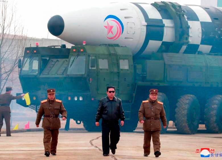 Después del lanzamiento de los misiles norcoreanos, la Corea del Sur lanzó tres proyectiles como respuesta. FOTO EFE