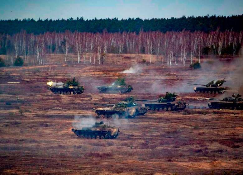 El presidente ucraniano, Volodímir Zelenski, adivirtió en medios internacionales que Rusia tiene “casi 200.000 soldados posicionados en miles de vehículos de combate” en la frontera. FOTO EFE