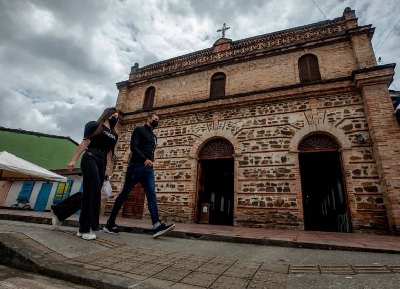 La iglesia tiene casi 290 años y dicen que fue donde se dio la primera liberación de esclavos de Antioquia. FOTO Camilo Suárez