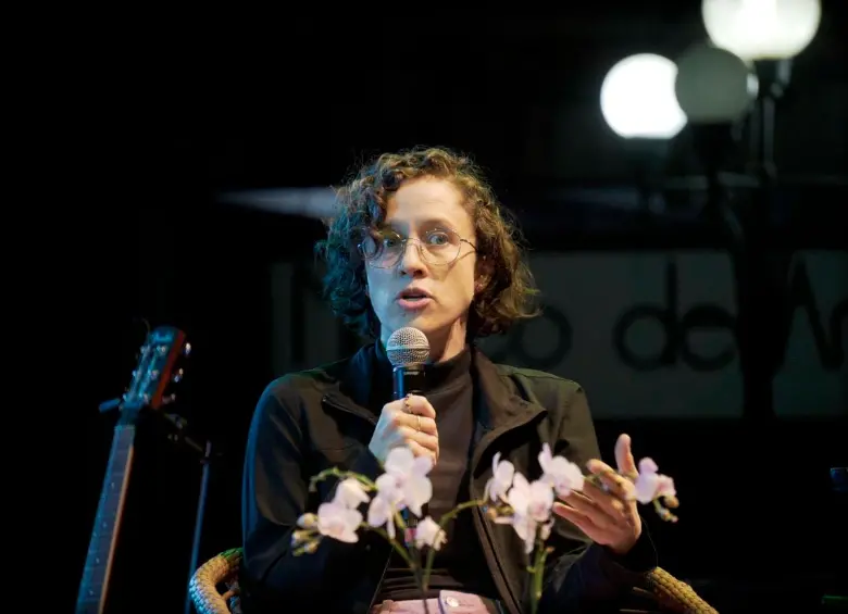 La documentalista Andrea Díaz Cardona habló de su trabajo documental en la primera noche del Hay Festival de Jericó. Foto: Cortesía.