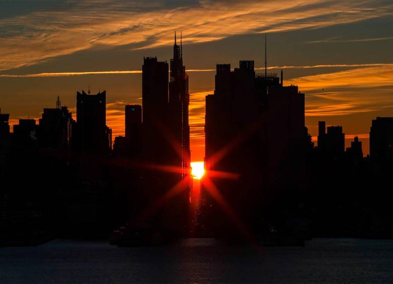 Cada año entre los rascacielos de la Gran Manzana se posa el sol y los aficionados a la fotografía tienen una cita fija con el “Manhattanhenge”. FOTO: Getty Images