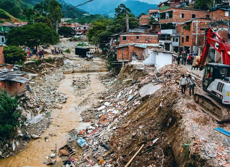 Así se veía la quebrada Altavista durante una de las emergencias ocurridas este año. FOTO MANUEL SALDARRIAGA