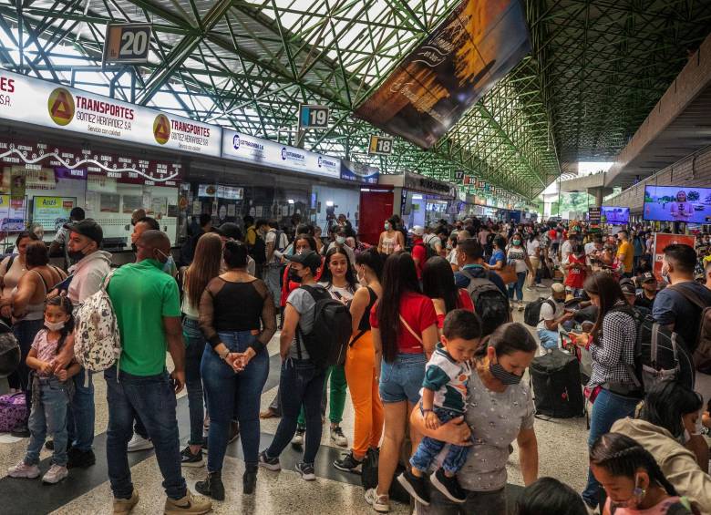 Las terminales Norte y Sur de Medellín esperan movilizar unos 650.000 pasajeros en la semana de receso escolar. FOTO CAMILO SUÁREZ
