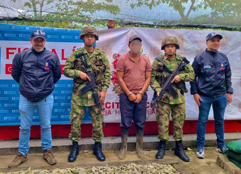 Alias Huevo fue detenido por el Ejército y el CTI en zona rural de este municipio del nordeste antioqueño. FOTO: Cortesía