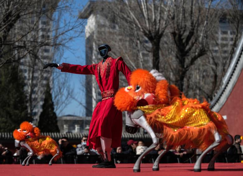 Los robots humanoides hacen parte de las “nuevas fuerzas productivas de calidad”, que buscan potenciar las productividad mediante la automatización. Foto: GETTY.