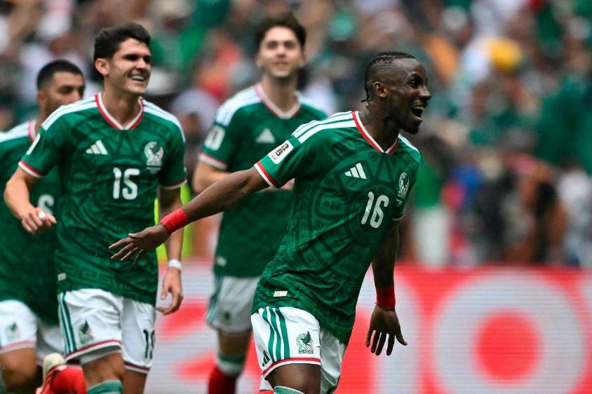 El colombiano Julián Quiñones, quien juega para México y marcó el primer gol del Mundial de Norteamérica, es una de las cartas fuertes de los anfitriones. FOTO AFP