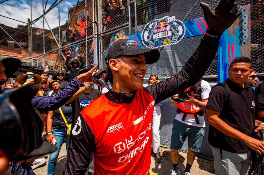 “Juanfer” exhibió toda su pericia y fue también el más rápido en la bajada de clasificación a la gran final. FOTO Carlos Velásquez