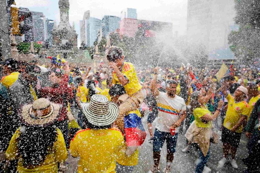 Imágenes | De Maluma a Pékerman: lo mejor de la afición de Colombia en su debut mundialista en México