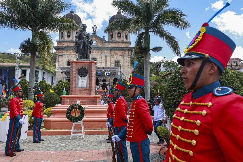 Evento de homenaje póstumo al General José María Córdoba, con exhibición de la Corona de Laurel, el sombrero y su partida de Bautismo en Concepción. Foto: Manuel Saldarriaga Quintero