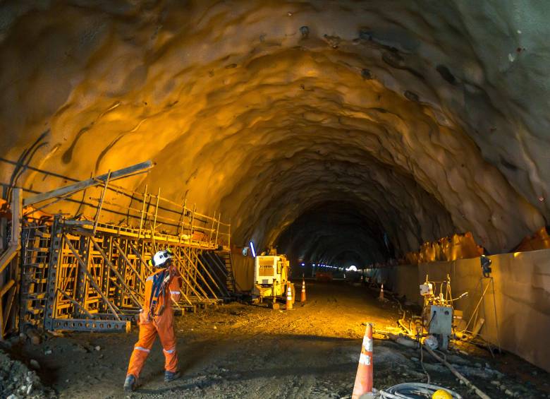 Odinsa reportó ingresos por COP 117.190 millones en el primer trimestre de 2026, impulsados por el crecimiento de sus concesiones aeroportuarias y viales, entre ellas el Túnel de Oriente y el aeropuerto El Dorado. FOTO Juan Antonio Sánchez