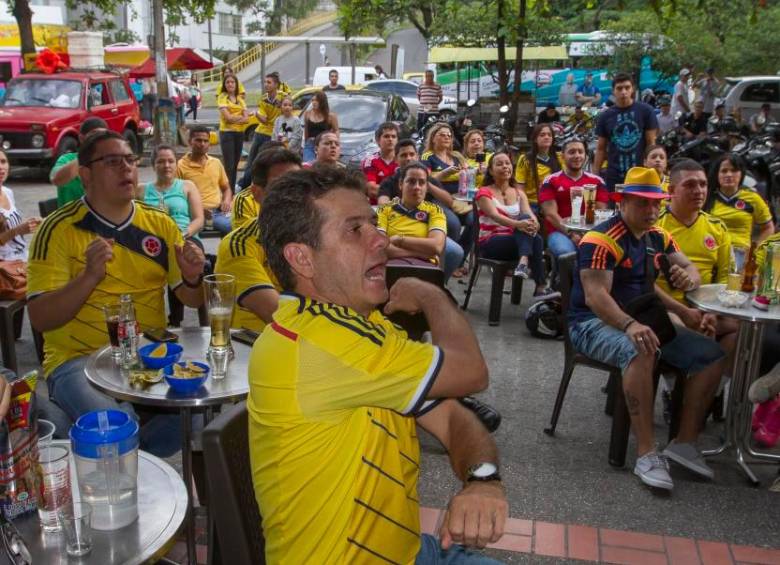 Los partidos de la Selección Colombia y las jornadas de fin de semana serían los principales motores del aumento en las ventas. FOTO: EL COLOMBIANO