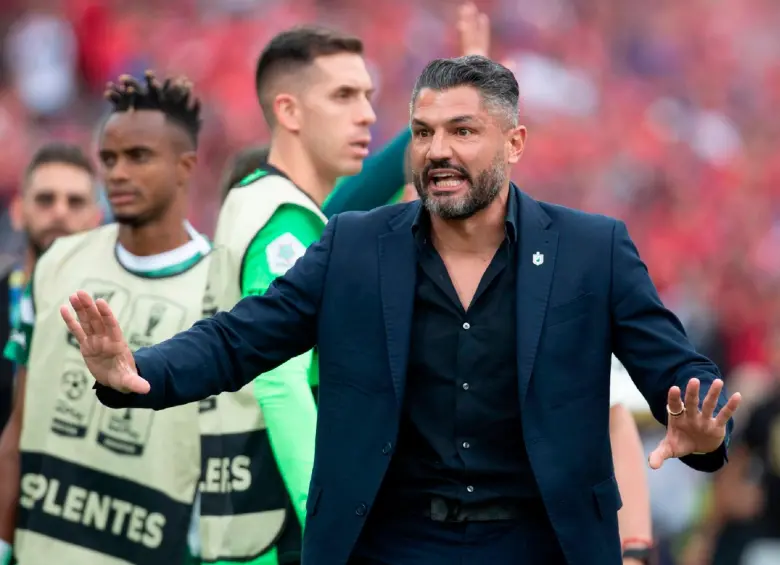 Javier Gandolfi ha recibido críticas en los últimos partidos de parte de un sector de la hinchada de Atlético Nacional. FOTO: Juan Antonio Sánchez