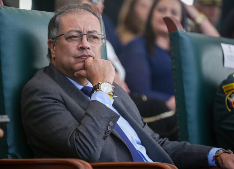 El presidente Gustavo Petro en un evento de la Escuela Militar José María Córdova. FOTO: COLPRENSA