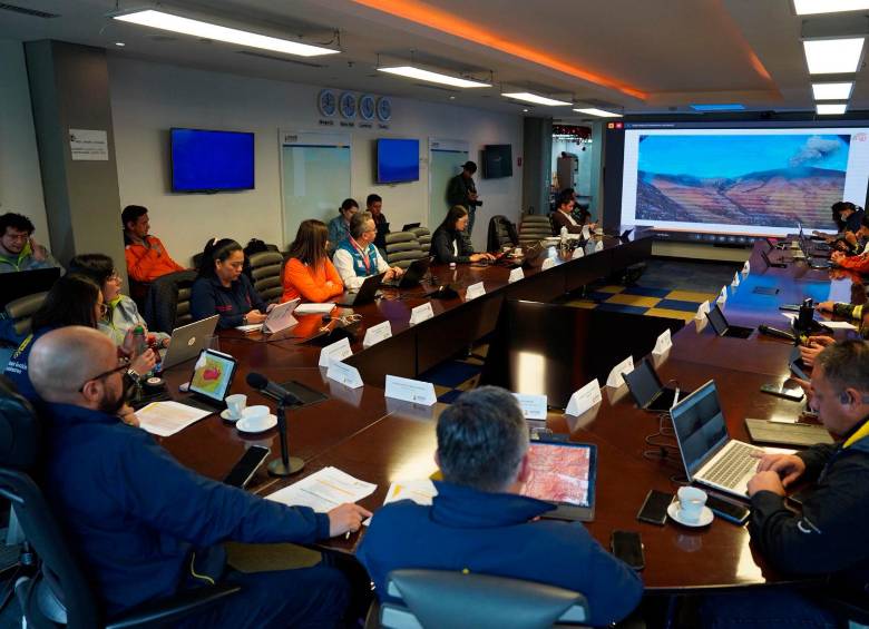 Las autoridades activaron la Sala de Crisis Nacional tras el cambio a alerta naranja del volcán Puracé, en el Suroccidente colombiano. FOTO tomada de X