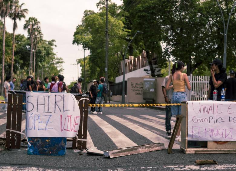 Manifestaciones en los alrededores de la Universidad del Valle. Fotos: Cortesía de Nathalia/@aguacero_visual