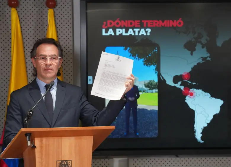 El alcalde Federico Gutiérrez durante la rueda de prensa realizada este lunes. FOTO: Cortesía Alcaldía de Medellin