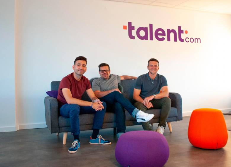 (De izq. a der.) Lucas Martínez (España), Benjamin Philion y Maxime Droux (Canadá), fundadores de Talent.com. FOTO cortesía