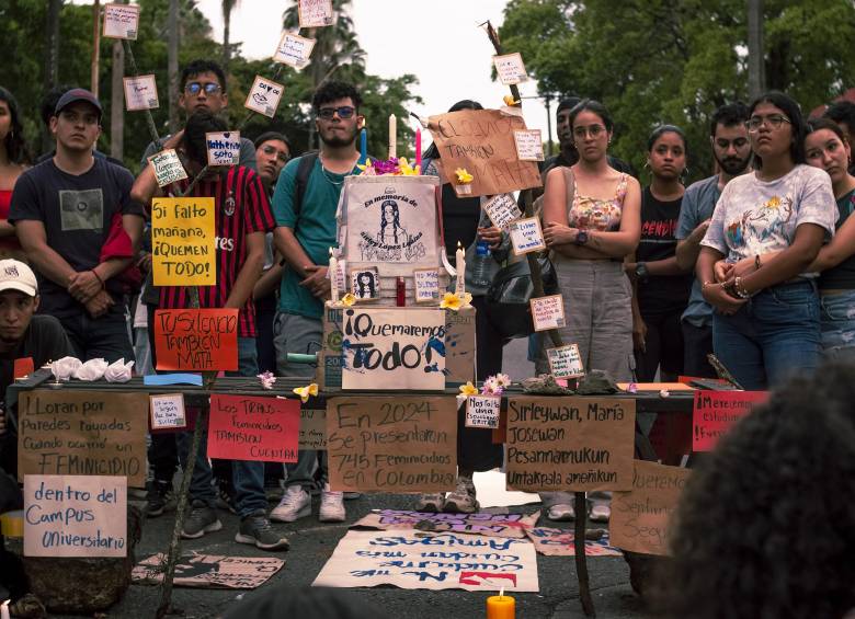 Los estudiantes de la Universidad han hecho plantones pidiendo justicia. Fotos: Cortesía de Nathalia/@aguacero_visual