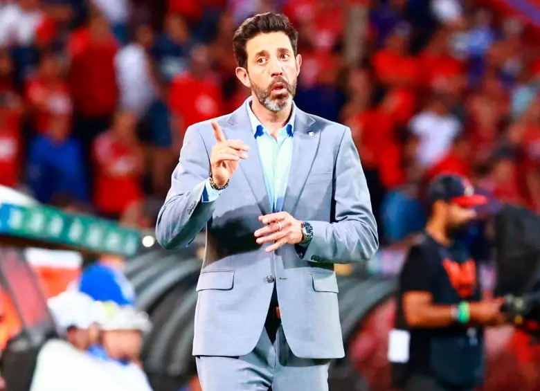 El exfutbolistas paraguayo Jorge Bava salió campeón con Santa Fe en el Apertura del 2025. FOTO: MANUEL SALDARRIAGA 