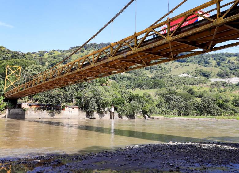 La desaparición del joven se produjo el pasado lunes en un sector conocido como La Marvalle, mientras nadaba en las aguas del río Cauca. FOTO JAIME PÉREZ MUNÉVAR