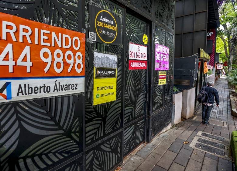 La crisis responde a la drástica reducción de turistas, pérdidas de hasta 90 % en ventas, incrementos en costos de arriendo (hasta $42 millones) y operativos policiales continuos que, según comerciantes, ahuyentan a cientos de clientes. FOTO Manuel Saldarriaga. 