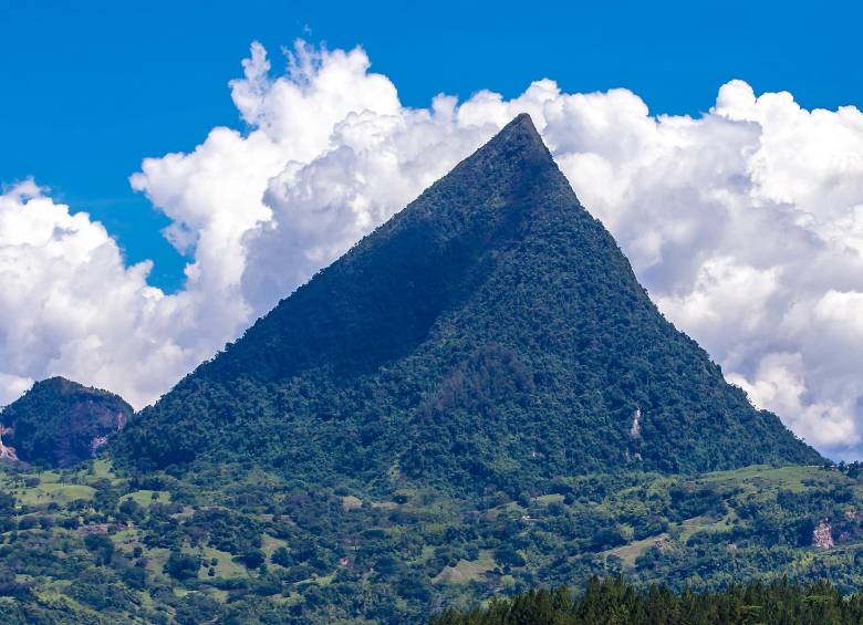 Cerro Tusa es el sitio principal de la propuesta de geoparque del Suroeste. Su forma y los fenómenos geológicos que le dieron forma lo hacen único. FOTO Juan Antonio Sánchez