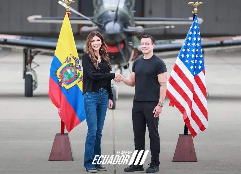 El presidente de Ecuador, Daniel Noboa, y la secretaria de Seguridad Nacional de Estados Unidos, Kristi Noem, durante una reunión realizada el pasado 5 de noviembre en la que se discutió la instalación de una base militar. FOTO: Cortesía Presidencia Ecuador 