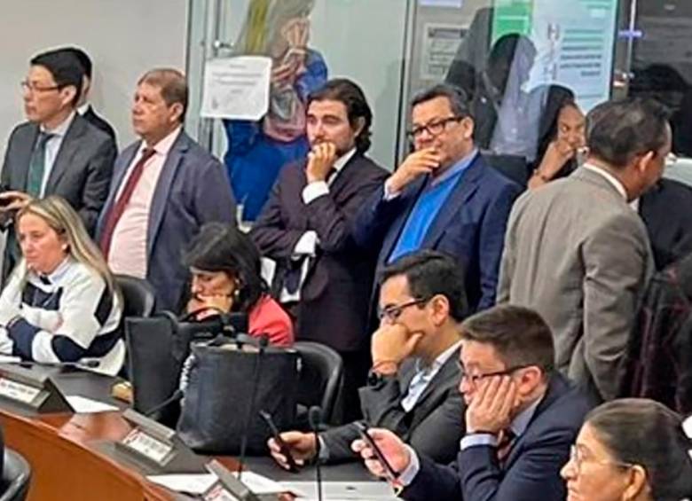 Una de las veces que Jaime Dussán fue visto en los pasillos de la Cámara de Representantes durante la discusión de la reforma a la salud. FOTO Cortesía