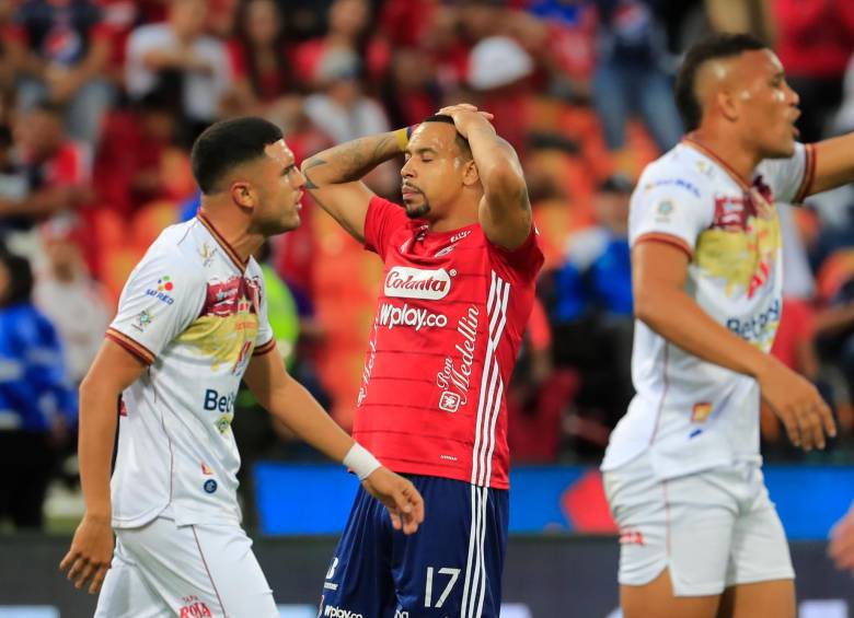 Independiente Medellín desperdició varias opciones en los primeros minutos, que bien pudieron cambiar la historia del partido. FOTO: JAIME PÉREZ. 