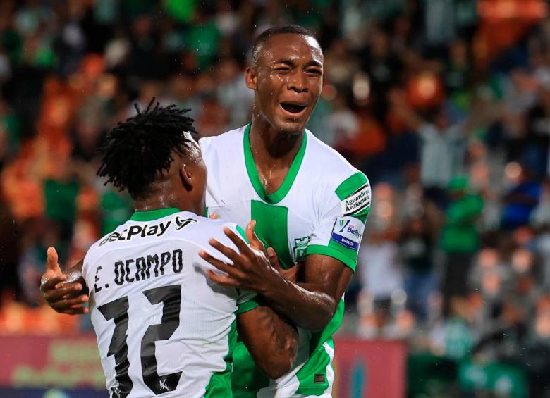 La imagen de Jayder Asprilla, emocionado hasta las lágrimas, tras anotar su primer gol con Nacional. FOTO MANUEL SALDARRIAGA