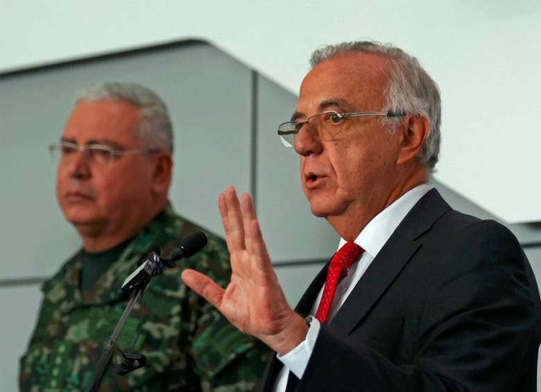 El ministro de Defensa, Iván Velásquez, detalló que la Presidencia está revisando una actualización a la doctrina militar. FOTO: EFE