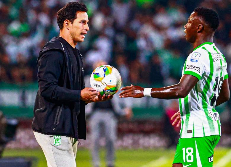 El exfutbolista Diego Arias, quien fue campeón con Nacional de la Libertadores del 2016, suma tres partidos al frente del cuadro verde. Ganó contra Unión y Millonarios, y empató ante Chicó. FOTO mANUEL Saldarriaga 