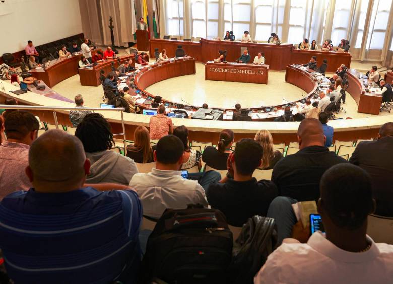 En la plenaria del martes, el Concejo de Medellín escuchó a 12 de los candidatos a personero distrital. Habría 22 habilitados para esta etapa. William Yeffer Vivas y Melfi Boset Rave iban punteando hasta ese momento. FOTO Manuel Saldarriaga